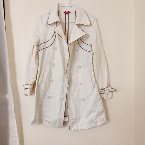 Beiza Coat - Picture 1 of 4